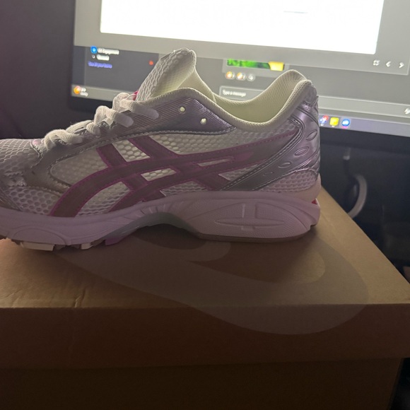 ASICS Women's White and Pink Sneakers - Picture 1 of 1